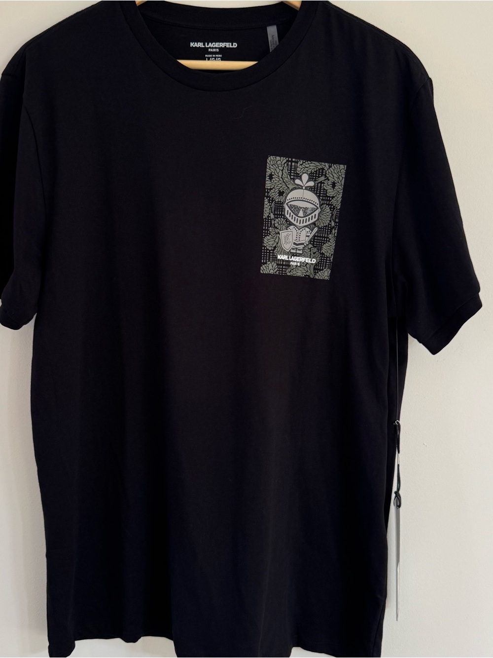 Karl Lagerfeld Paris Men’s Knight Graphic Pocket Tee - NWT - Black - Large